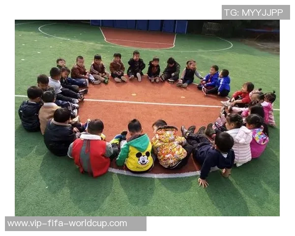 活动足球门带来无限乐趣与锻炼机会让孩子们在运动中快乐成长 活动足球门带来无限乐趣与锻炼机会让孩子们在运动中快乐成长